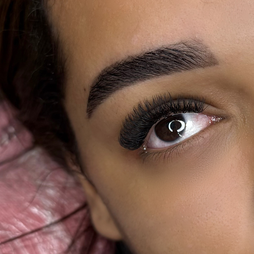 imagem extensão de cilios Valparaíso de Goiás